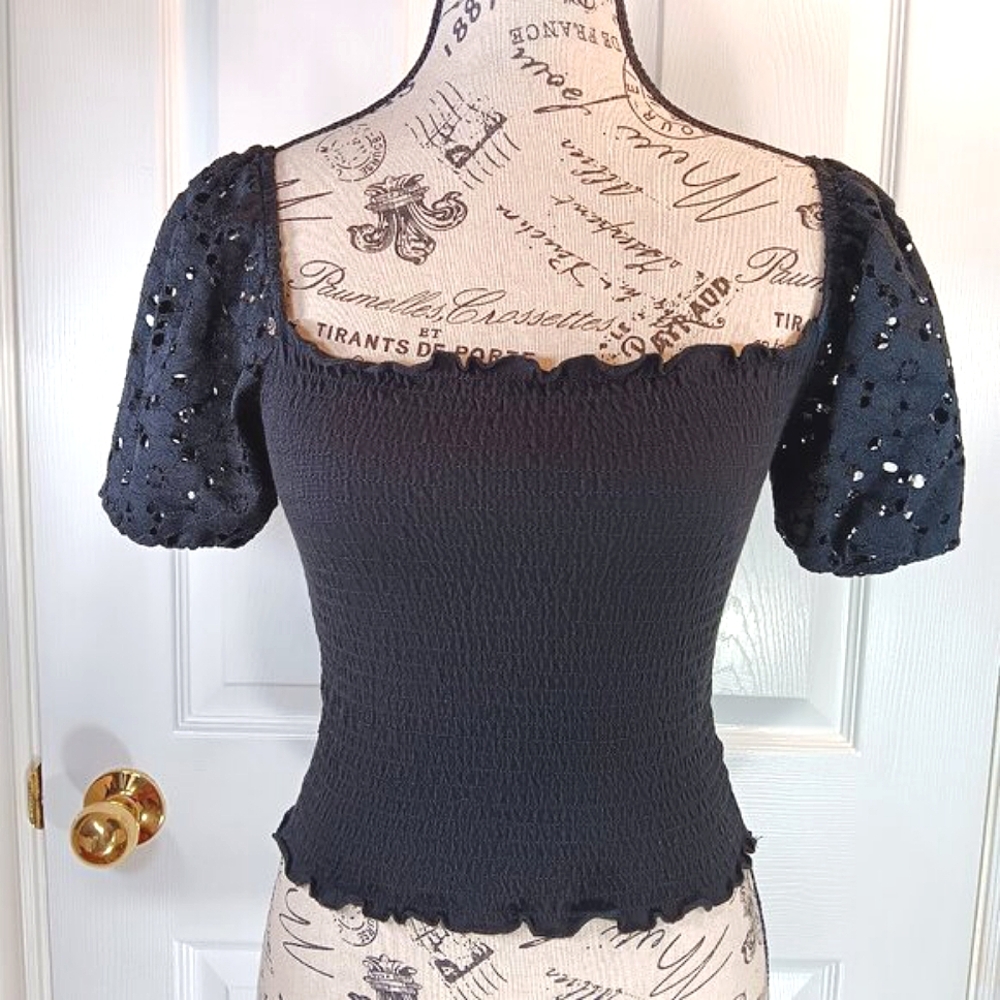 NWOT Eclipse Women's Black Smocked Crop Top Fitted Eyelet Short Sleeves Size S